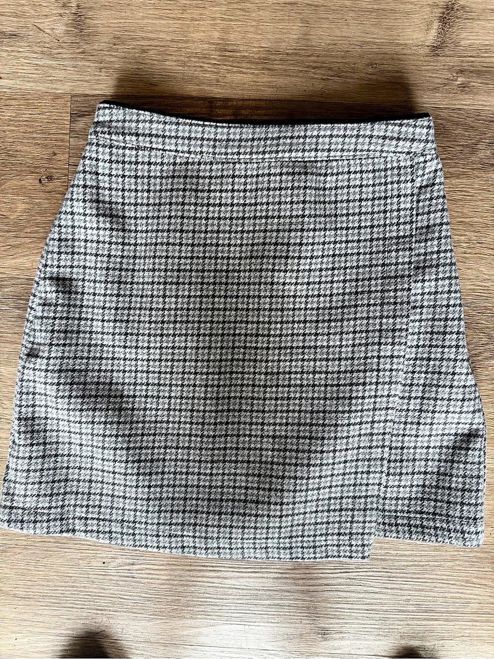 Abercrombie & Fitch The A&F Scarlett Forme Mini Skirt  Gray & Black XS